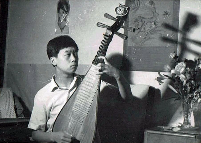 1767062424993607.png 1 1976,十三歲,練習琵琶中.png